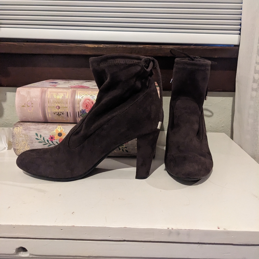 Unisa 91/2 suede dark brown heeled boots